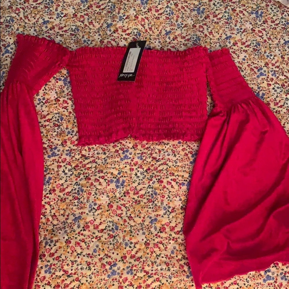 BEAUTIFUL BELL SLEEVE CROP TOP - BRAND NEW ❤️